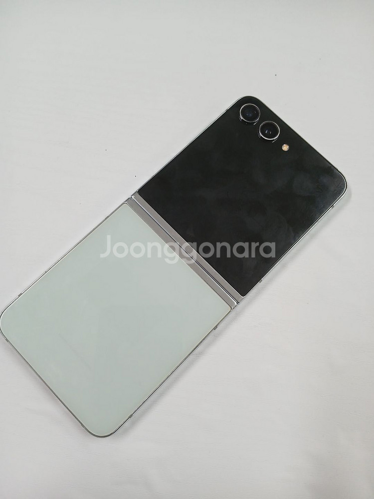 갤럭시Z플립5 256GB 팝니다!![33만]--0