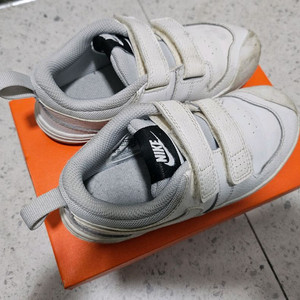 나이키 흰색 아동 운동화 160사이즈