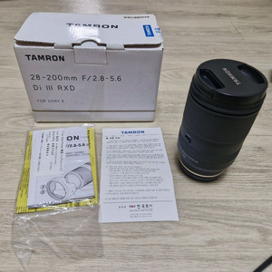 28-200mm F/2.8-5.6 소니 E 마운트 렌즈