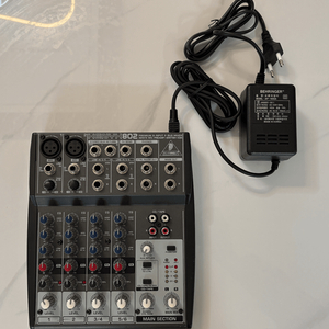 베링거 XENYX 802 아날로그 믹서