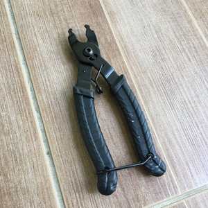 자전거 관련 용품 각 5천원씩.