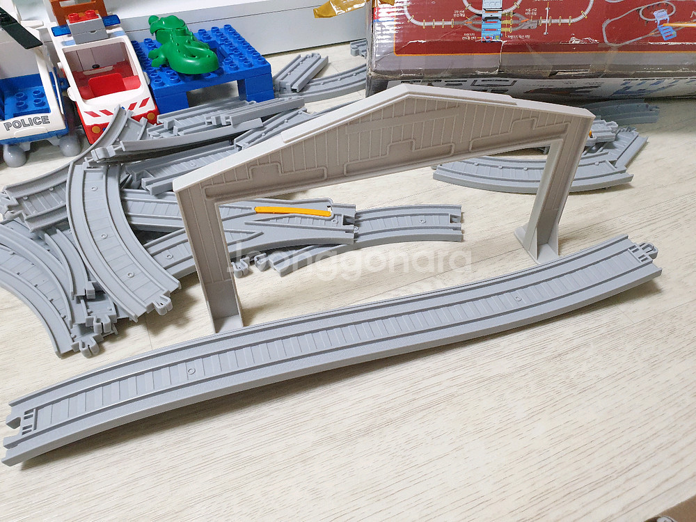 띠띠뽀 차량 기지 놀이 세트--1