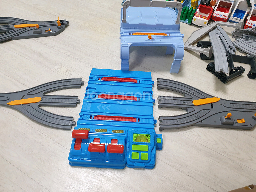 띠띠뽀 차량 기지 놀이 세트--0