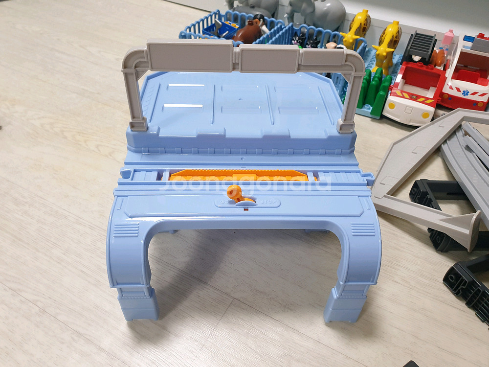 띠띠뽀 차량 기지 놀이 세트--3