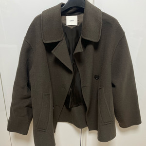 리스트 카키색 코트