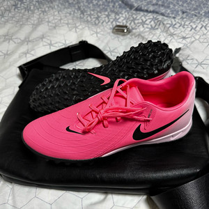 1. 나이키 팬텀GX2 아카데미 TF FJ2577-60