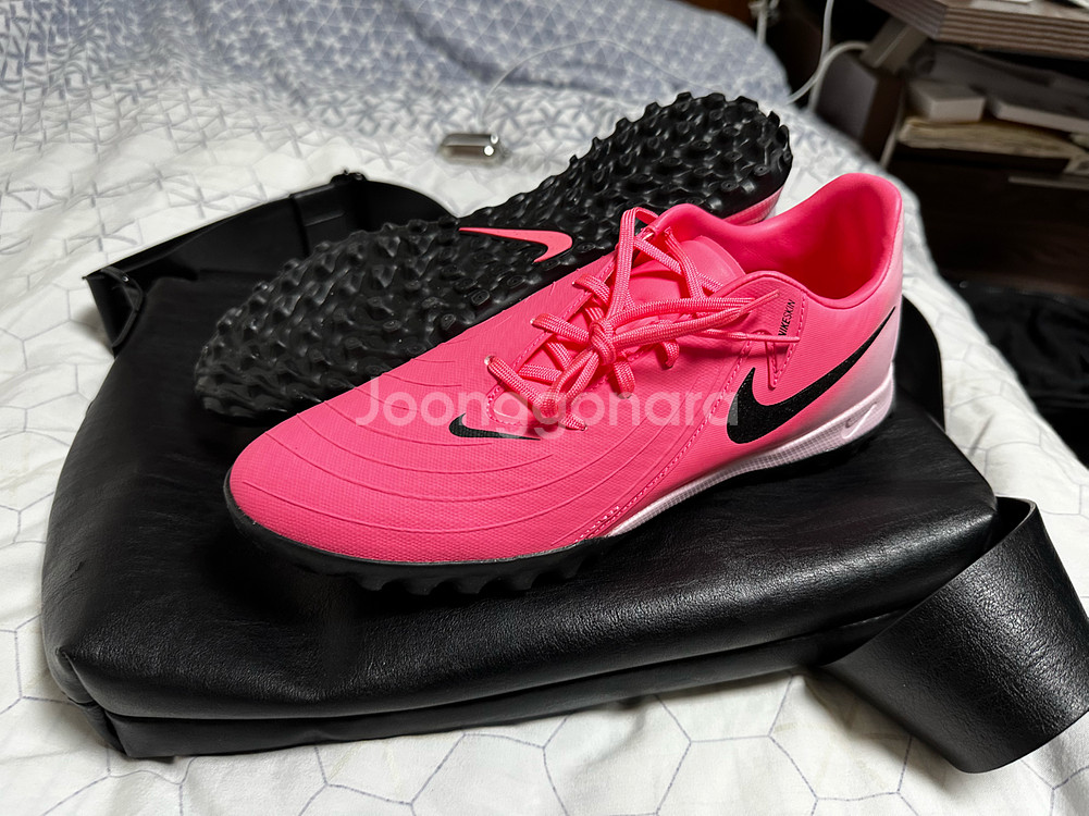 1. 나이키 팬텀GX2 아카데미 TF FJ2577-60--1