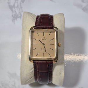 오메가 드빌 탱크 18K 시계