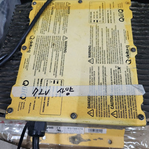 충전기 골프카 고소작업차 전동운반차 외 충전기 델타큐 충전기 중고 48볼트 사양 72볼트사양 2가지 사양 있습니다.