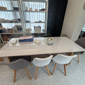 6인용 테이블 ,의자4개
