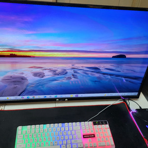 인텔 i3 9100F +UMN MX40F 40인치 4K TV+RX560+키보드+마우스등 풀패키지