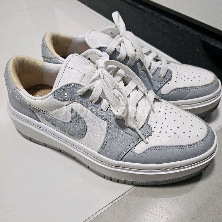 조던 1 로우 우먼스 화이트 앤 울프그레이 250--0