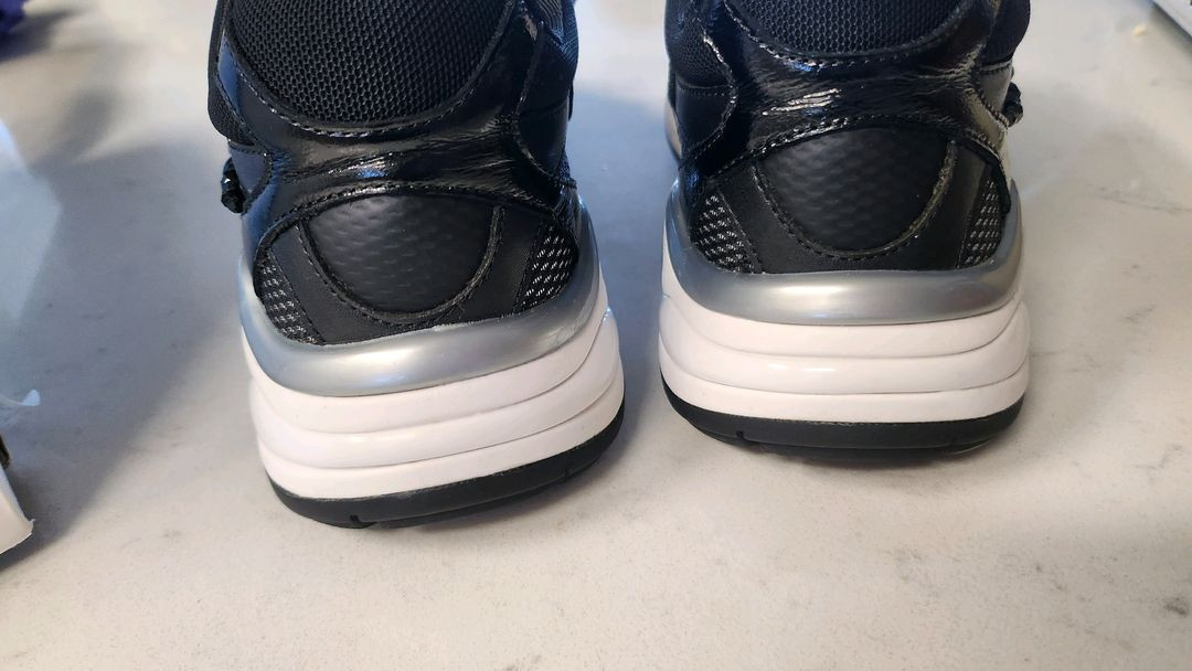 슈콤마보니 딜라잇 스니커즈235--1