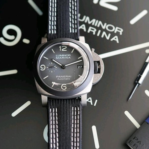 파네라이 루미노르 마리나 시계