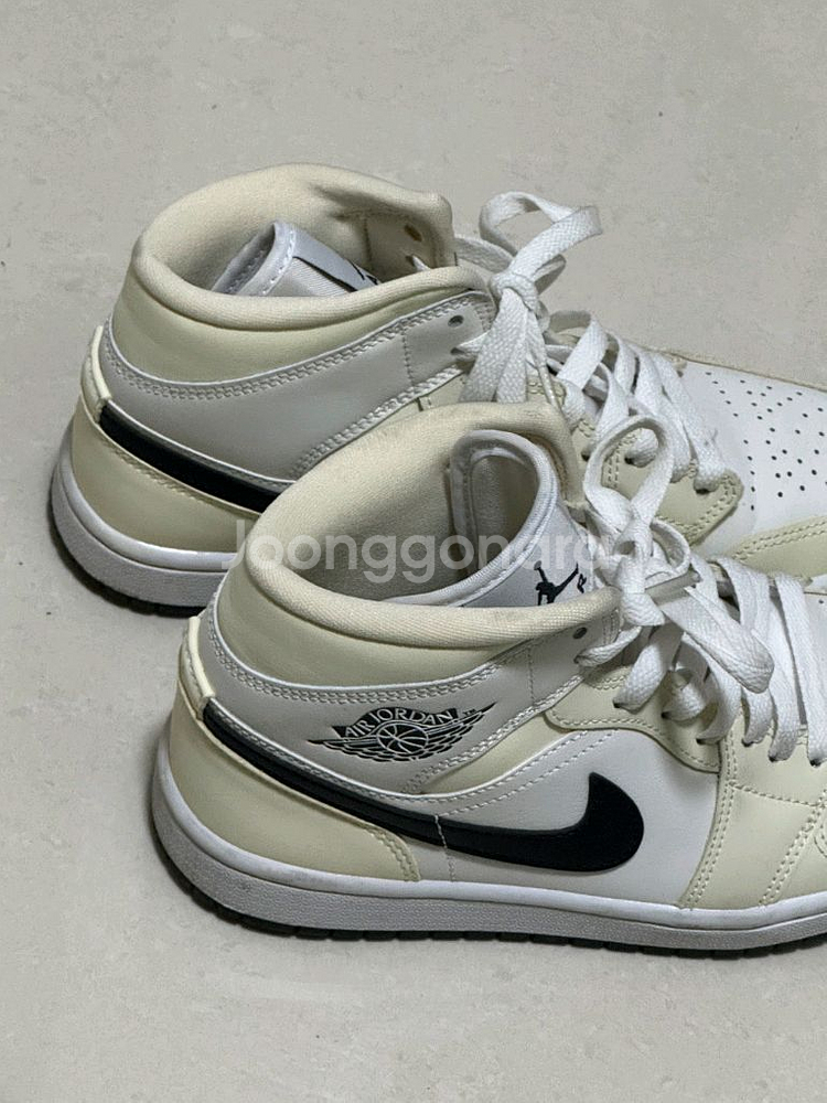 나이키 에어조던 1 미드 코코넛 밀크 240--1