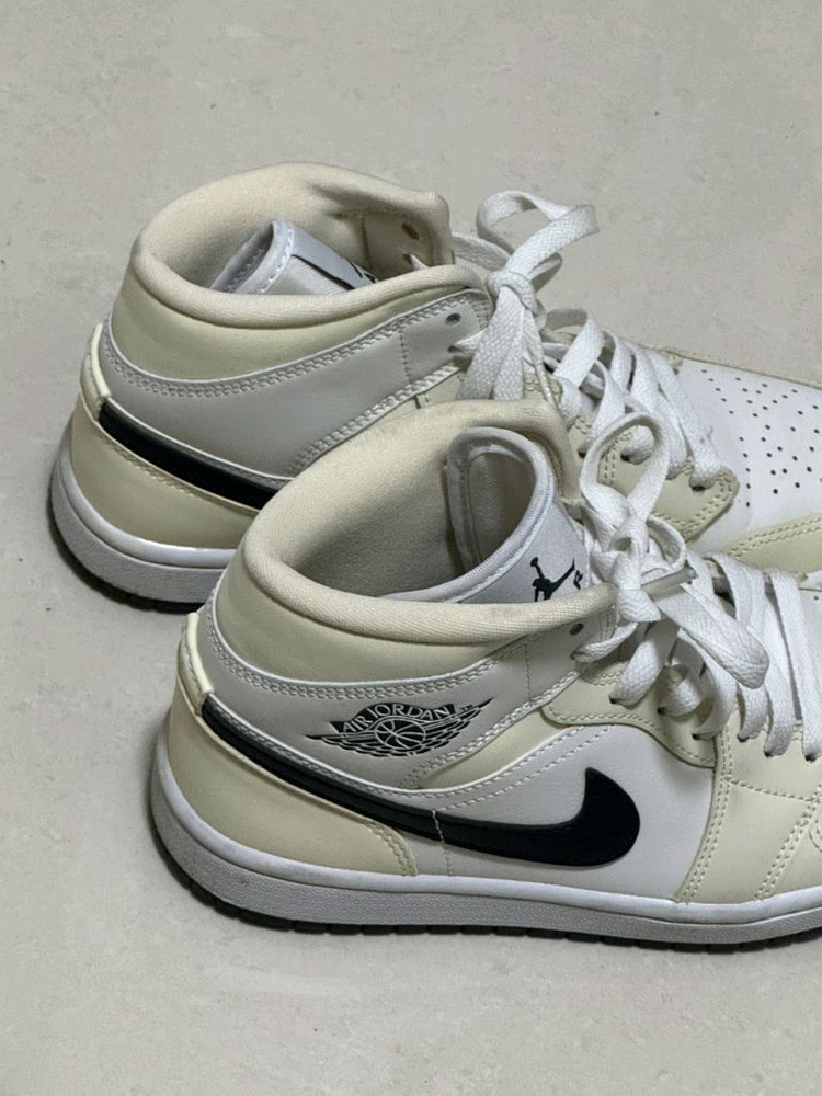 나이키 에어조던 1 미드 코코넛 밀크 240--1