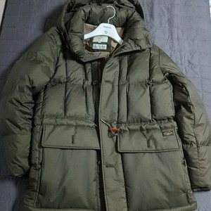 헤지스 카라코람 구스다운 패딩 점퍼 100사이즈 판매합니다.