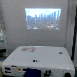LG 엘지 미니빔 스마트 빔 프로젝터 PH550