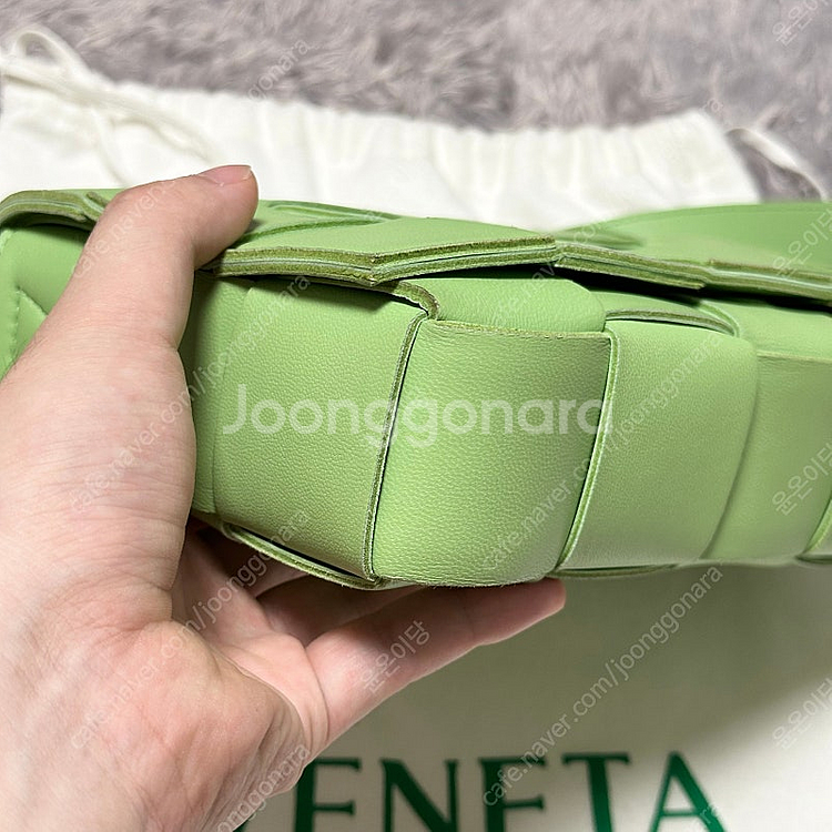 [풀구성] 보테가베네타 램스킨 카세트백 미듐 연두--5