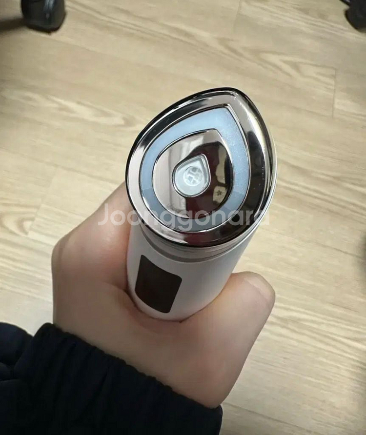 메디큐브 에이지알 부스터프로 헬로키티--5