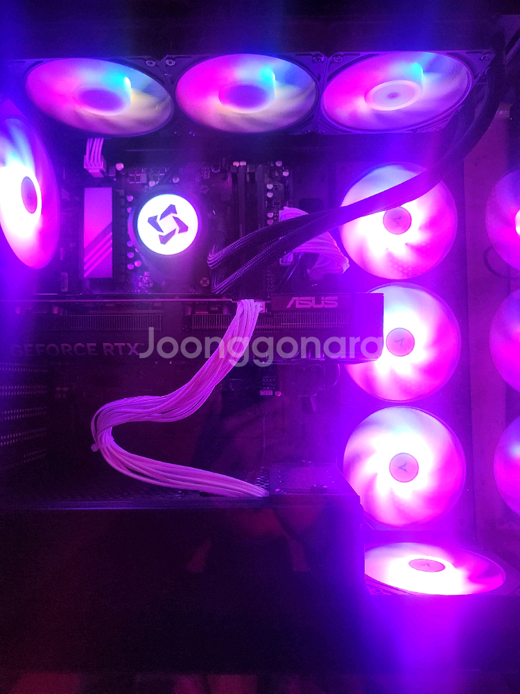 7800X3D 5070Ti 게이밍 컴퓨터--4