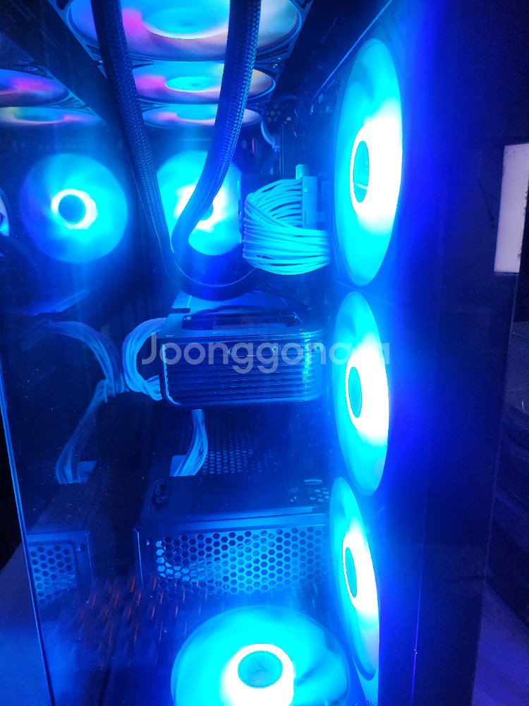 7800X3D 5070Ti 게이밍 컴퓨터--5