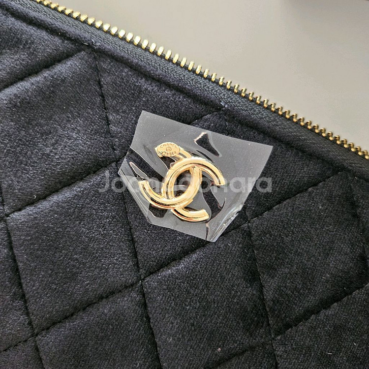 샤넬 뷰티 벨벳 클러치 파우치 백 블랙--2