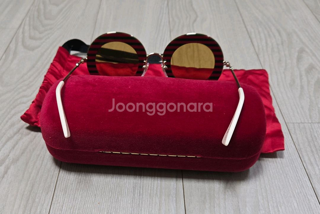 구찌 선글라스 판매합니다--1