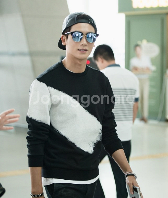 (박형식 맨투맨) 시스템 옴므 페인팅 티셔츠 95--0