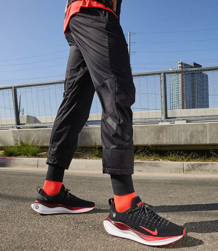 [250] 나이키 리액트 인피니티런4 블랙 팀레드 러닝화 이미지