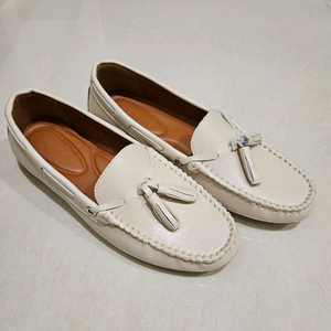 무배) 크림 아이보리 테슬 로퍼 5.8>>>1.4