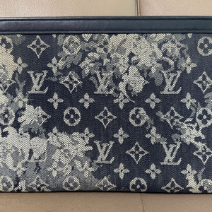 루이비통 모노그램 테피스트리 포쉐트 보야주MM 클러치