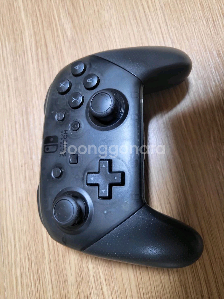 일본판 닌텐도 스위치+프로콘2개+케이스 팝니다--6