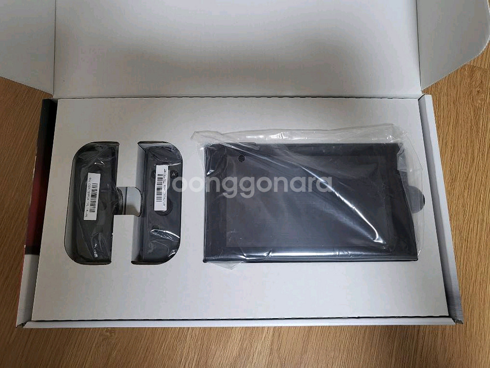 일본판 닌텐도 스위치+프로콘2개+케이스 팝니다--2