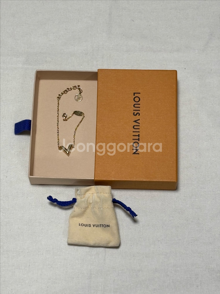 루이비통 에센셜 금장 팔찌--0