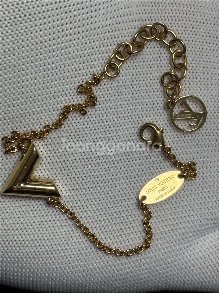 루이비통 에센셜 금장 팔찌--2