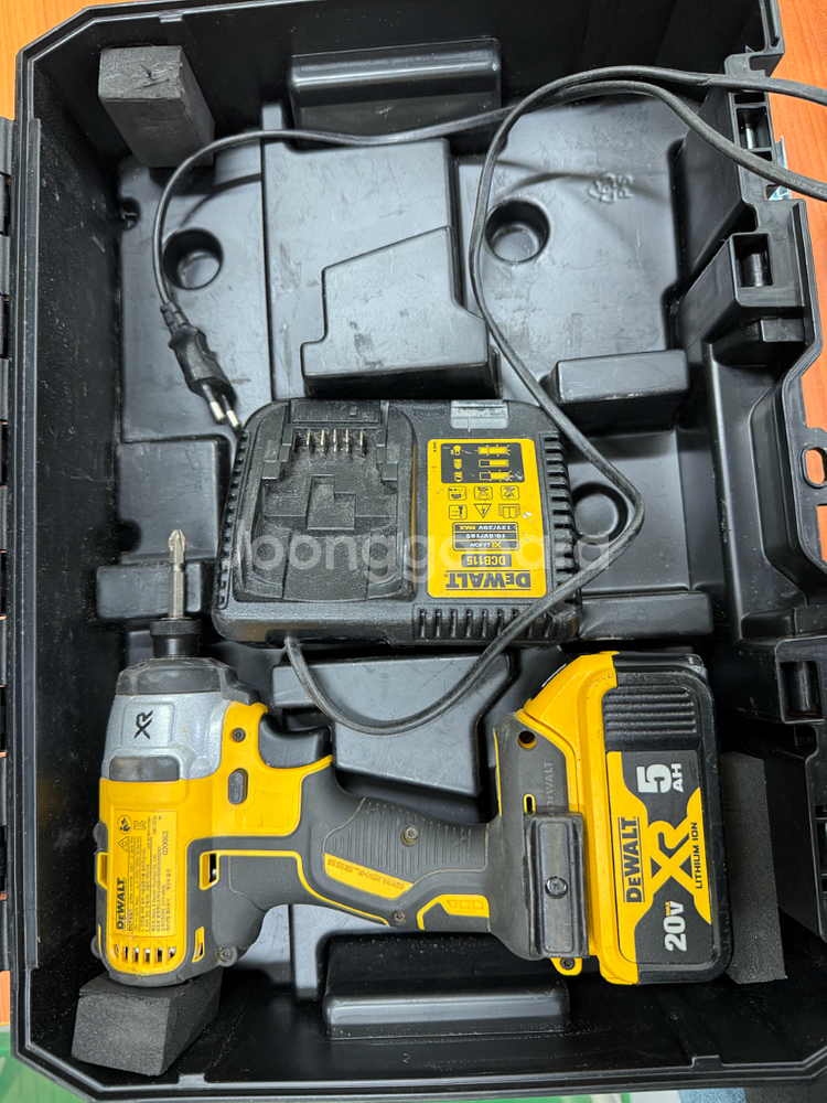 디월트 dcf887 임팩드릴세트 배터리1개 충전기--0