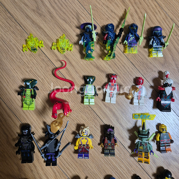레고 정품 닌자고 피규어32기,무기소품 일괄판매--1