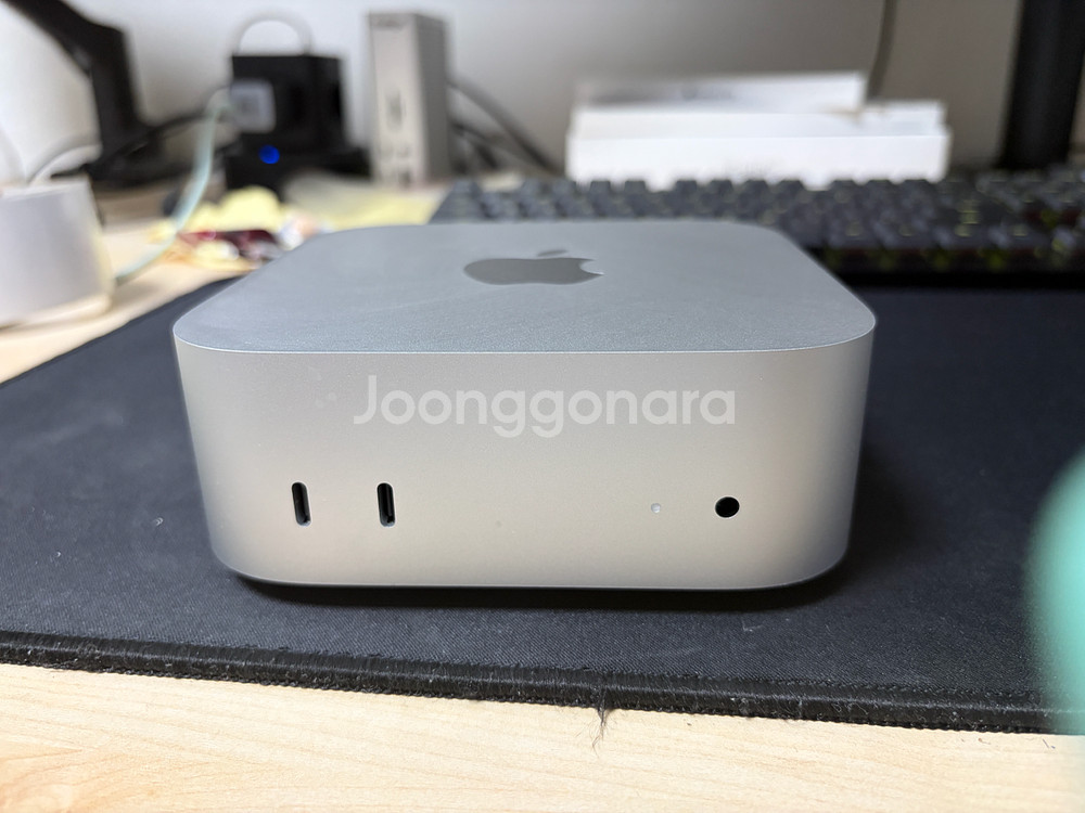 M4맥미니 기본형+울란지케이스+캐링케이스+거치대 판매합니다.--2