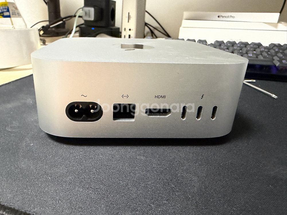 M4맥미니 기본형+울란지케이스+캐링케이스+거치대 판매합니다.--4