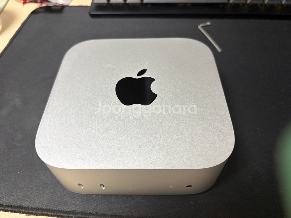 M4맥미니 기본형+울란지케이스+캐링케이스+거치대 판매합니다.--1