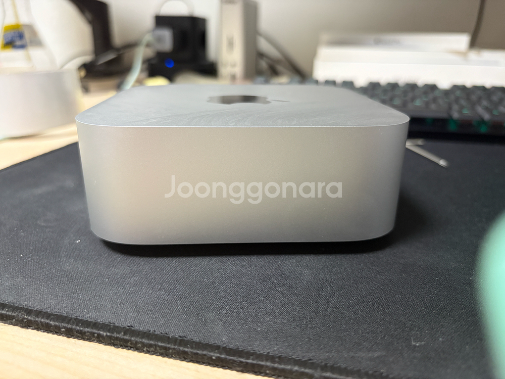 M4맥미니 기본형+울란지케이스+캐링케이스+거치대 판매합니다.--3