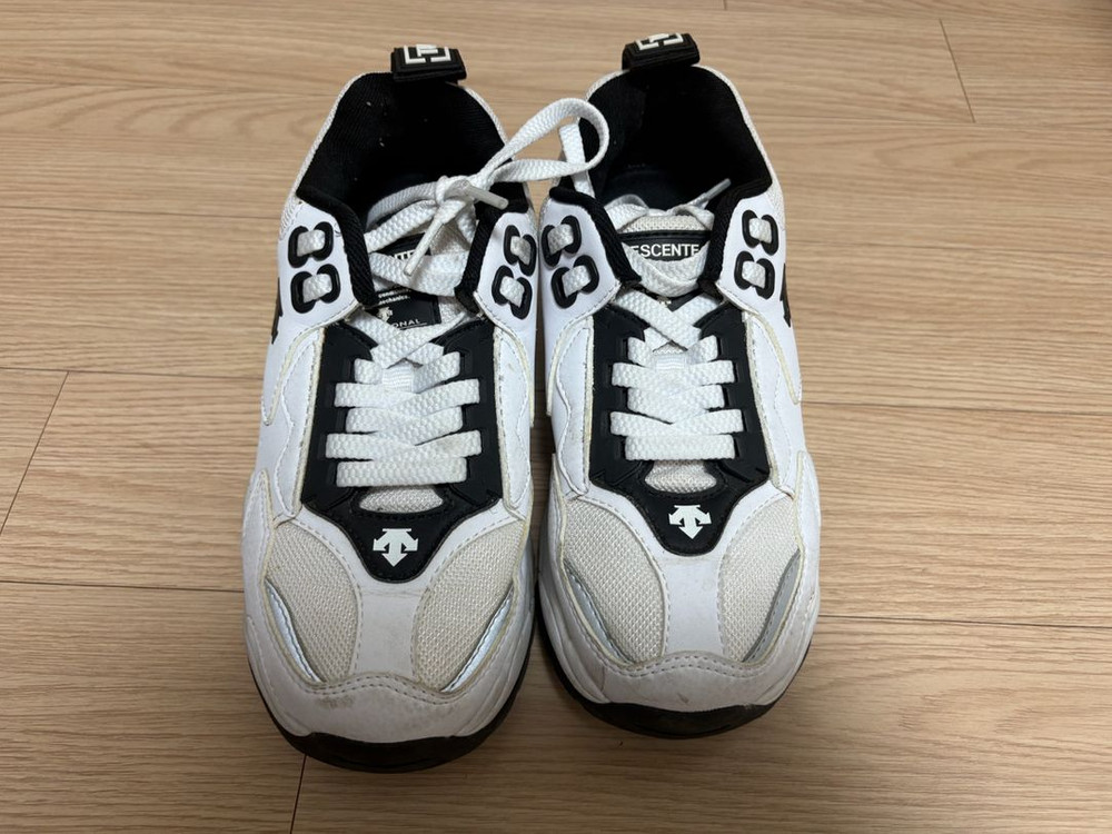 [데상트] 터보 운동화 화이트 230사이즈 이미지