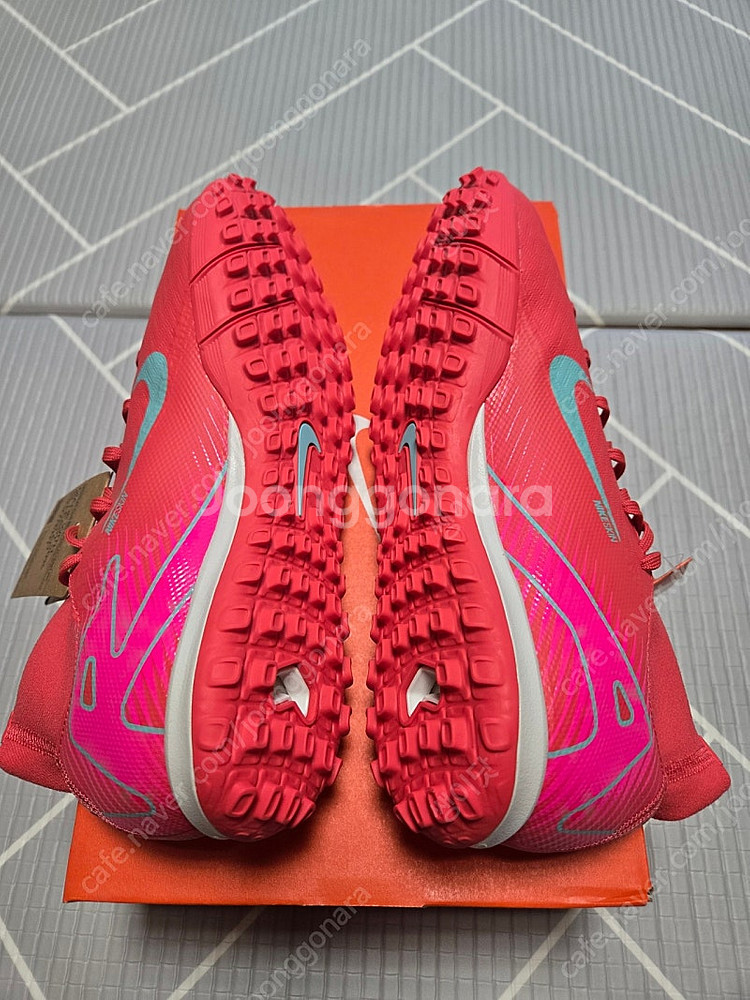 (새상품)나이키 머큐리얼 슈퍼플라이10 아카데미 260 풋살화--4