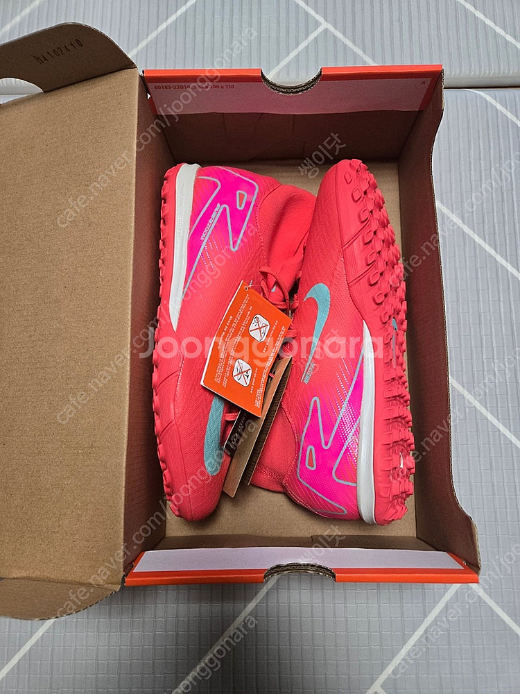 (새상품)나이키 머큐리얼 슈퍼플라이10 아카데미 260 풋살화--5