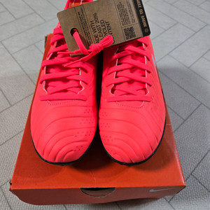 (새제품)나이키 티엠포 레전드10 프로 풋살화260