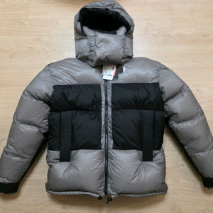 블랙야크 d바론리더 대장급 패딩 폴란드구스 900필 95:5 350g 100-105 정가 80만원 새제품
