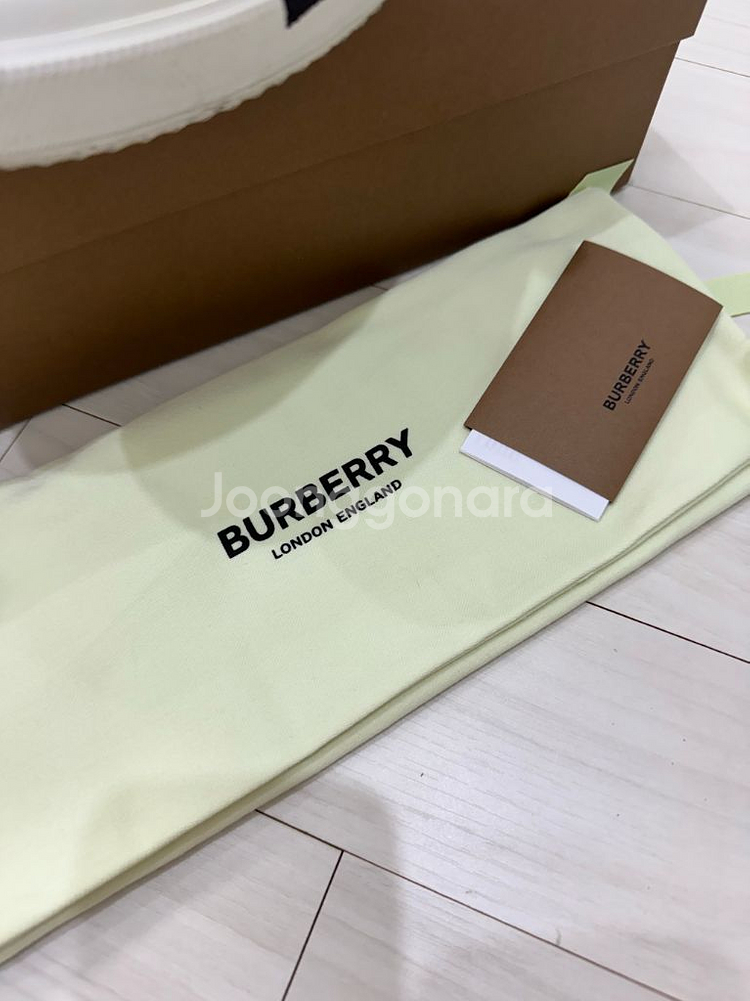 버버리 정품 라크홀 스니커즈 체크 베이지--2