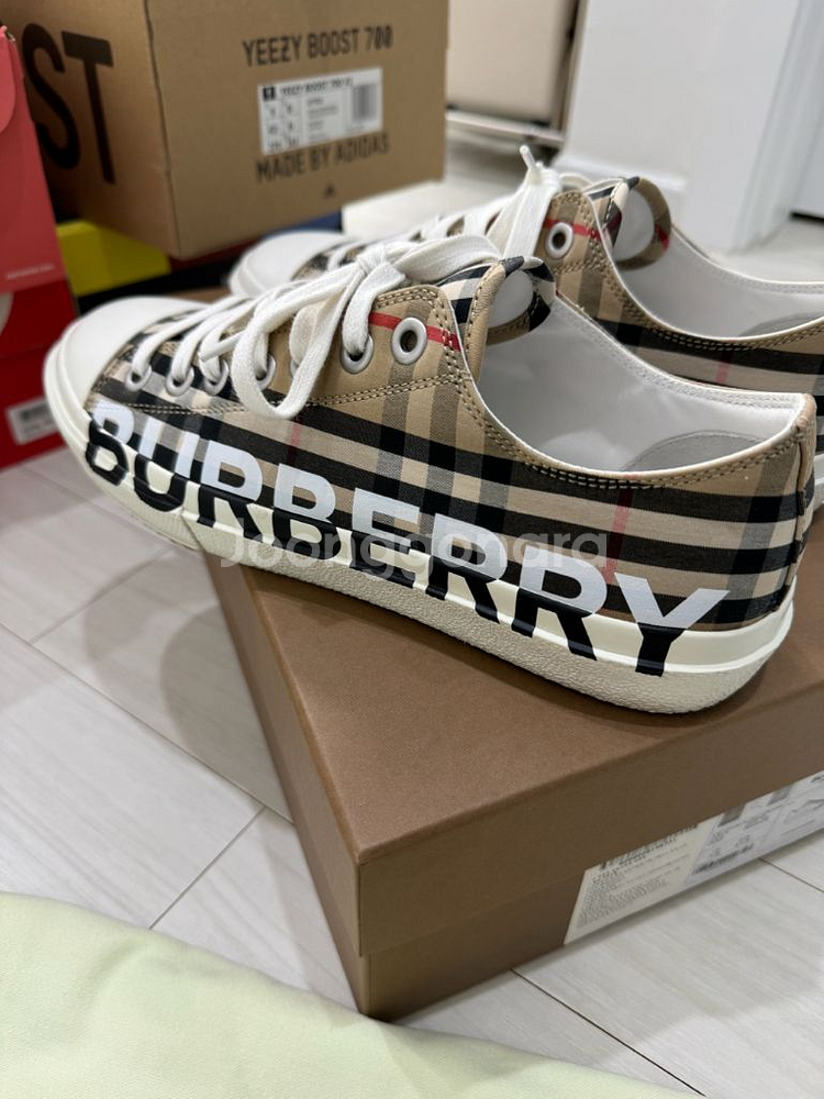 버버리 정품 라크홀 스니커즈 체크 베이지--3