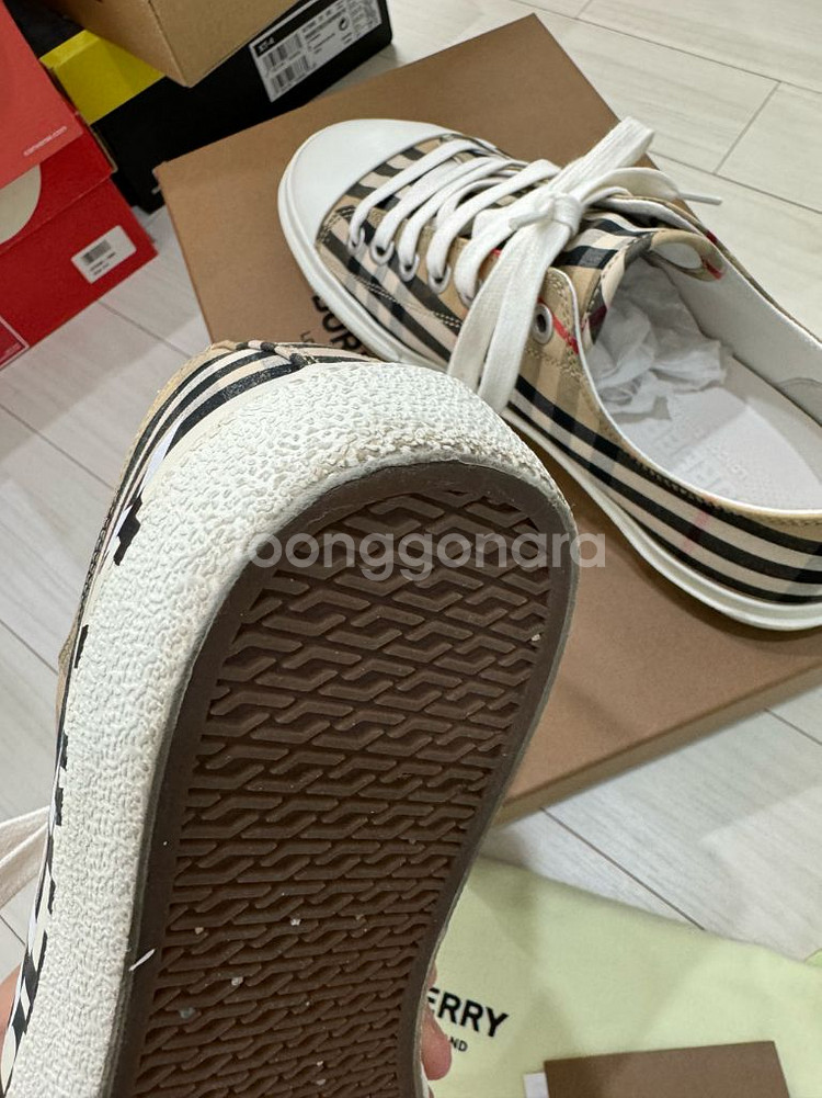 버버리 정품 라크홀 스니커즈 체크 베이지--7